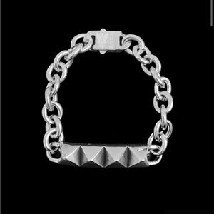 Pyramid stud bracelet